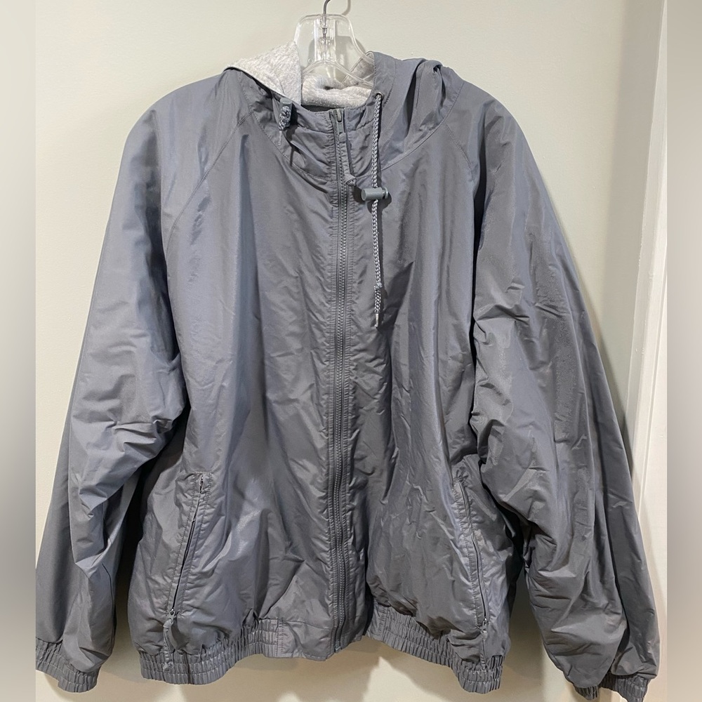 Men’s water- resistant zip up jacket